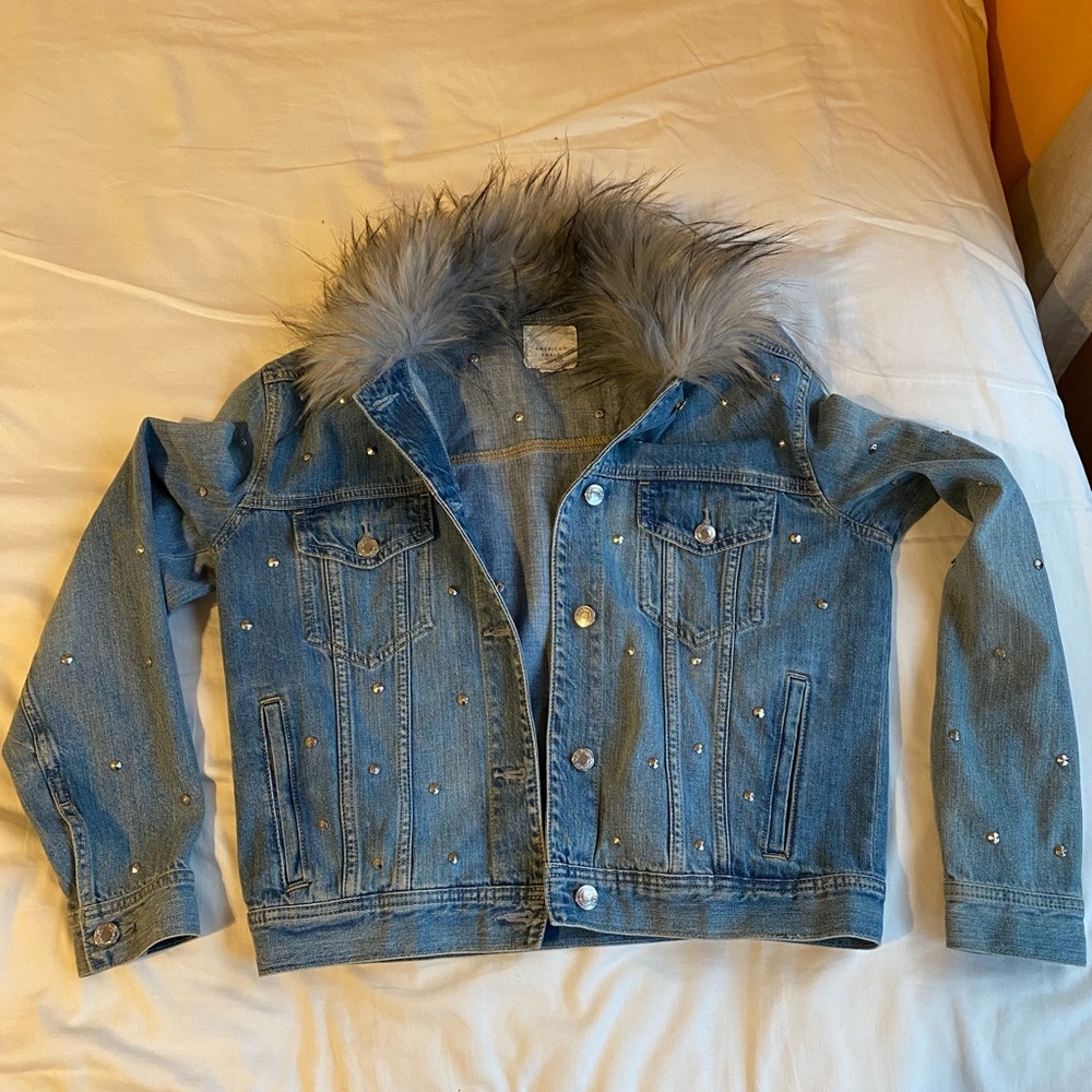 American Eagle Fur Collar Studded Jean Jacket Denim Furry Sz S AE Outfitters